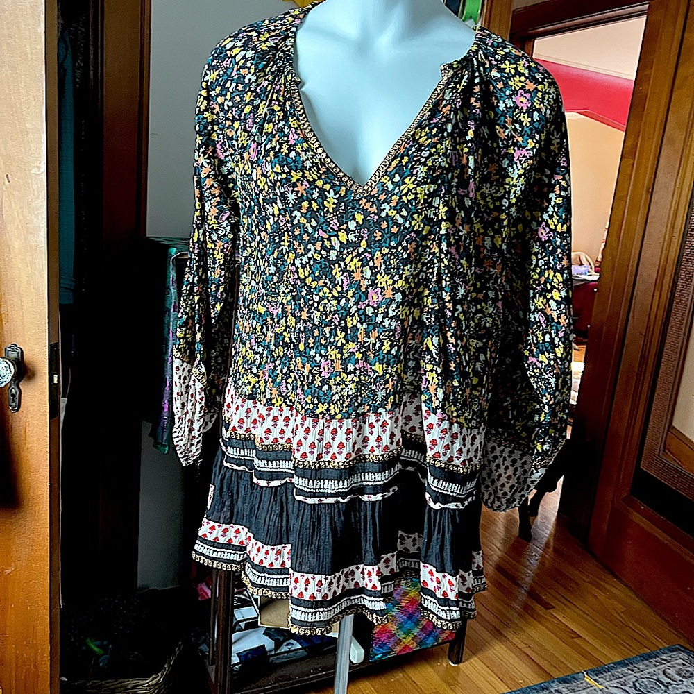 Free People Gardenia Black Multicolor Floral V Neck Tunic Top Large EUC